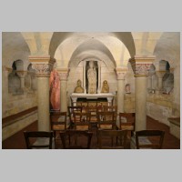 Église Notre-Dame-du-Pré du Mans, photo Selbymay, Wikipedia, crypt.jpg